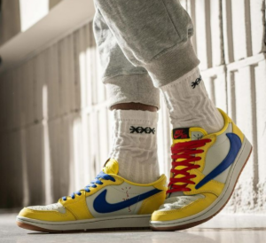 Giay Nike Air Jordan 1 Retro x Travis Scott 'Canary' DZ4137-700
