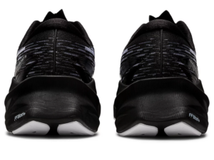 Giay Asics Novablast 3 'Black White' 1011B458-002