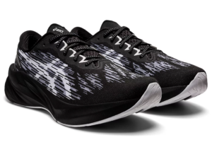 Giay Asics Novablast 3 'Black White' 1011B458-002