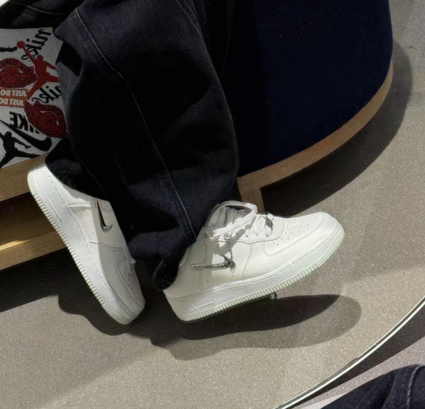 Giay Nike Air Force 1 '07 SE 'Liquid Metal' FN8540-100