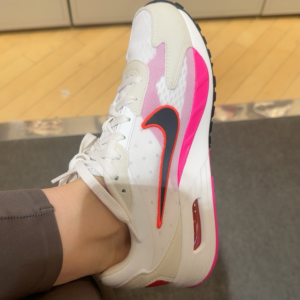 Giay Nike Air Max Solo 'White Pink Crimson' FN0784-102
