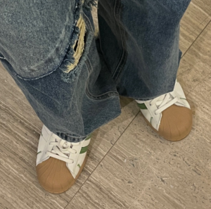 Giay Adidas Superstar x Melting Sadness 'Karoro' H06342