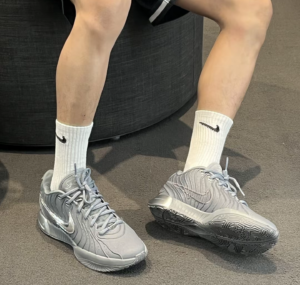 Giay Nike LeBron 21 'Cool Grey' HF5353-001