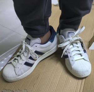 Giay Adidas Superstar x Feifei Ruan 'Chinese New Year' ID1139