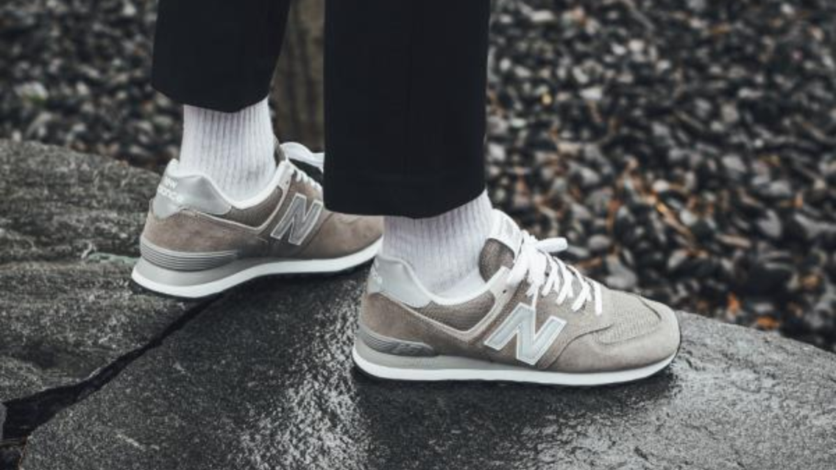 Di san New Balance: 574, 327, va 9060 mang hoi huong tuong lai