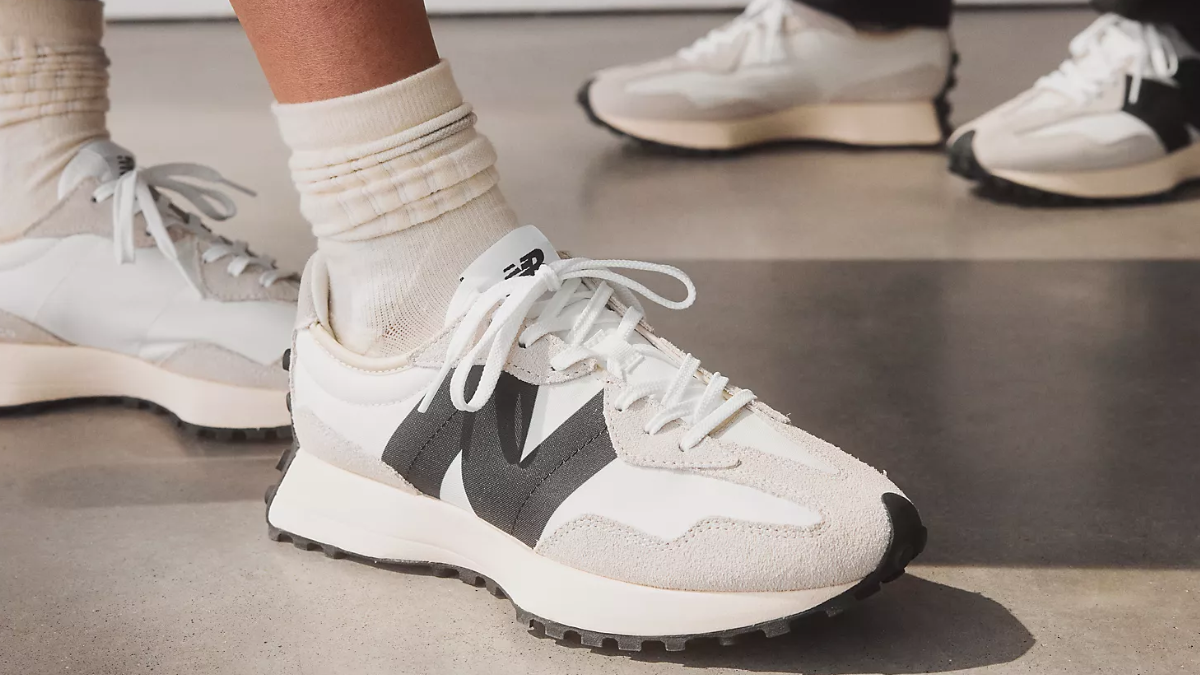 Hinh anh 5: Di san New Balance: 574, 327, va 9060 mang hoi huong tuong lai