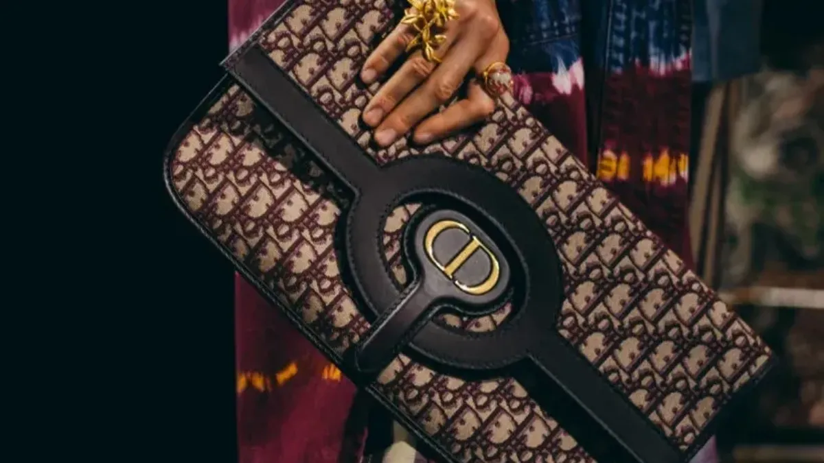 Top 10 mẫu túi Dior cổ điển trường tồn với thời gian Hinh anh 6: Top 10 mau tui Dior co dien truong ton voi thoi gian