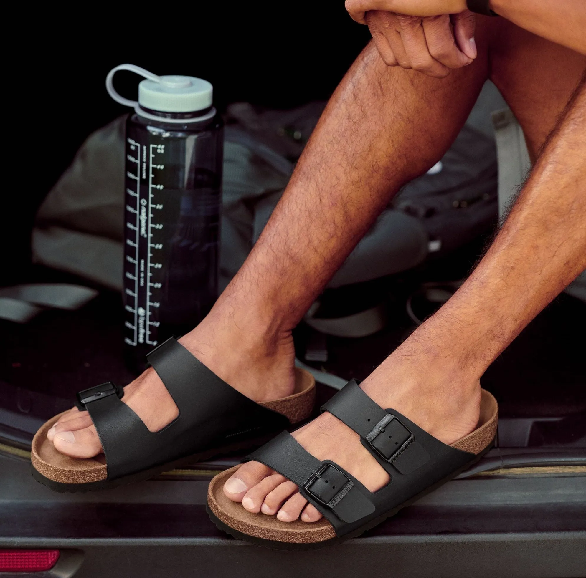 Top 12 mẫu sandal nam đẹp nhất dành cho mùa hè thoải mái Hinh anh 13: Top 12 mau sandal nam dep nhat danh cho mua he thoai mai