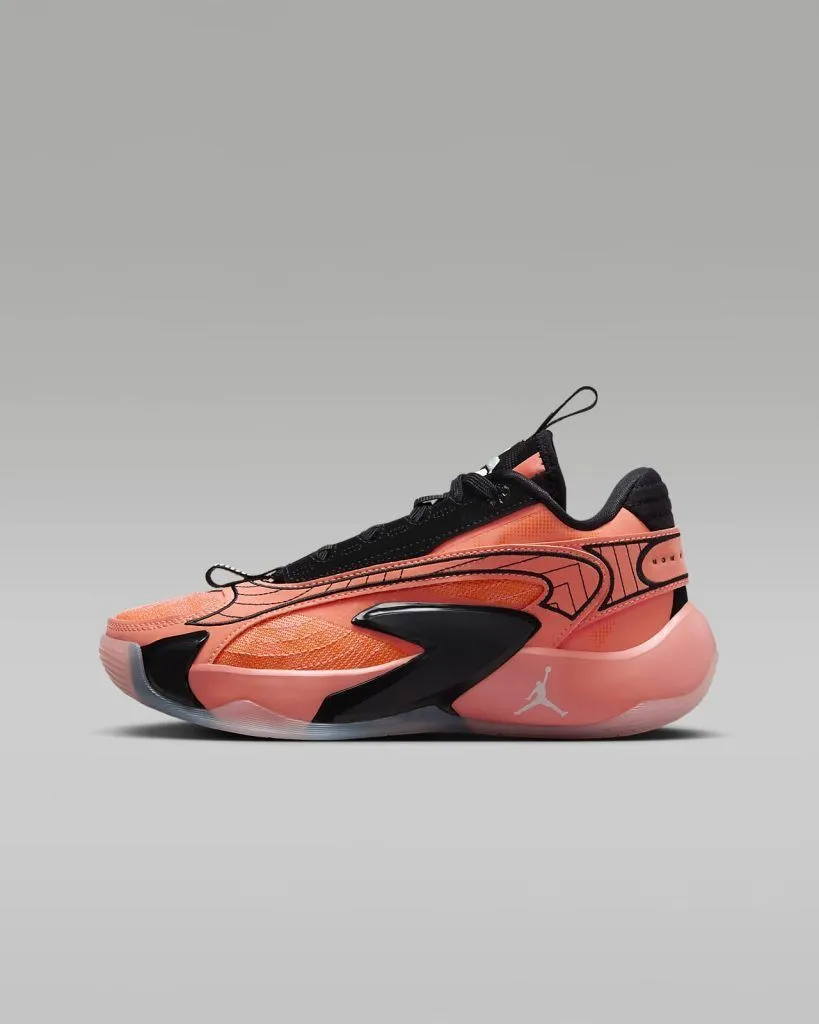 Hinh anh 3: Top 7 mau sneaker dac sac duoc cho ra mat trong thang 5/2024