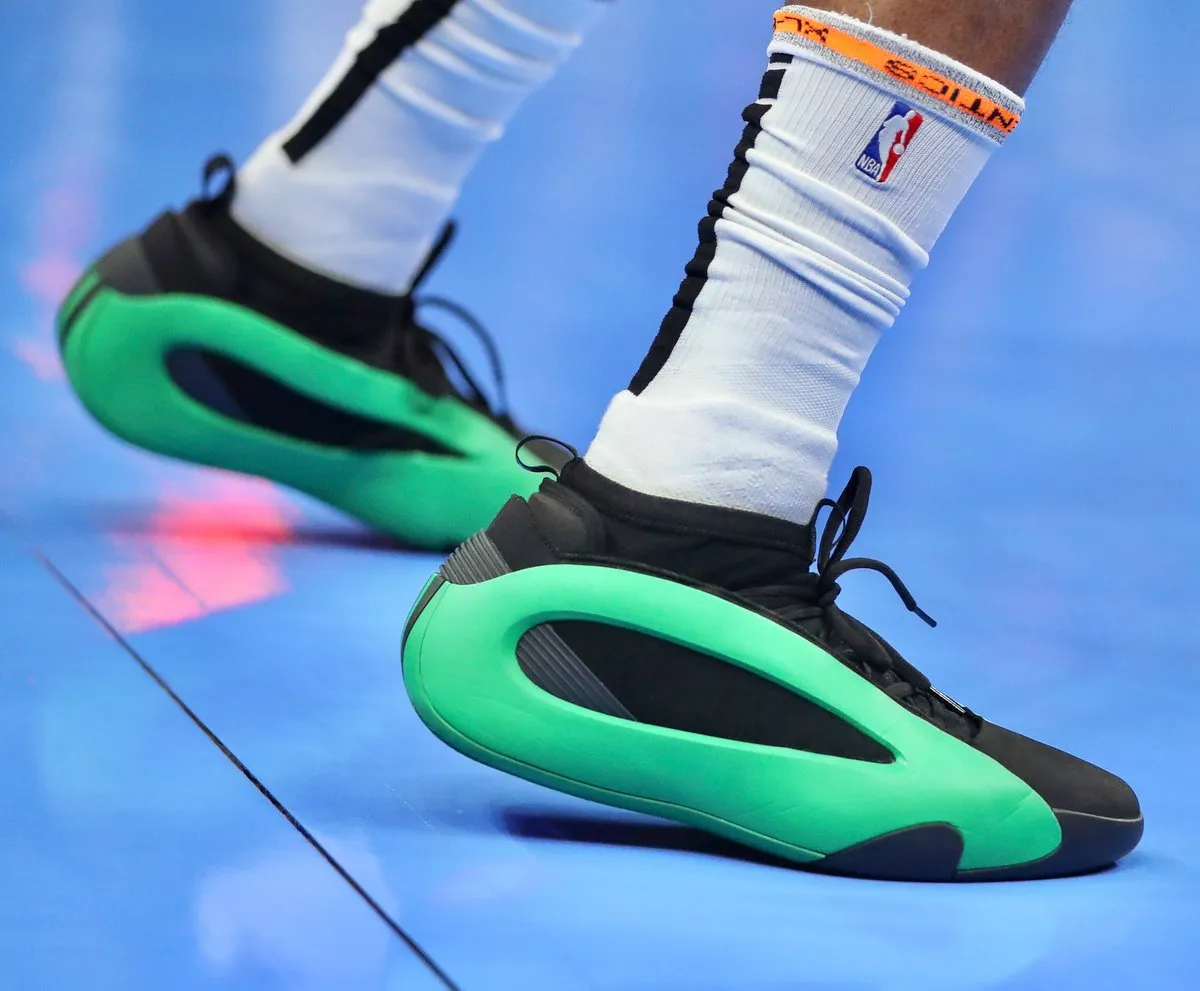 Hinh anh 3: Top 8 mau giay bong ro adidas duoc ua chuong nhat 2024