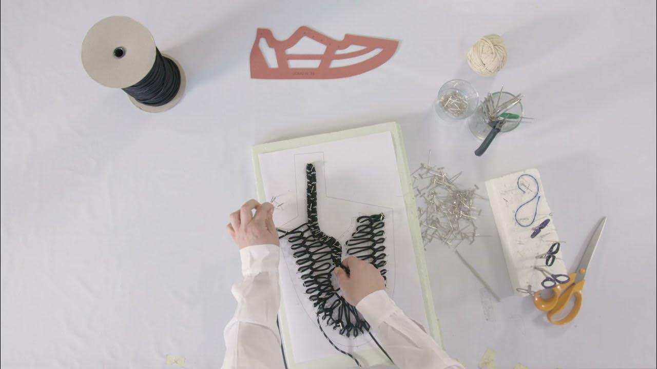 Hinh anh 2: Valentino Crochet Sneaker - buoc ngoat moi cua thuong hieu xa xi?