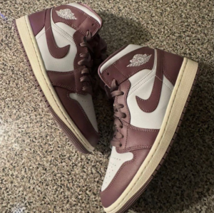 Giay Nike Air Jordan 1 Mid 'Sky J Mauve' BQ6472-050