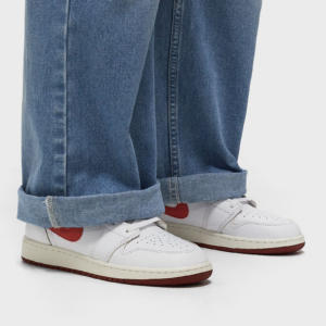 Giay Nike Air Jordan 1 Mid SE GS 'White Dune Red' FJ3464-160