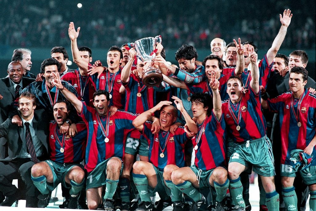 Hinh anh 6: Nhung chiec ao dau bong 90s dep nhat moi thoi dai (Phan 2)