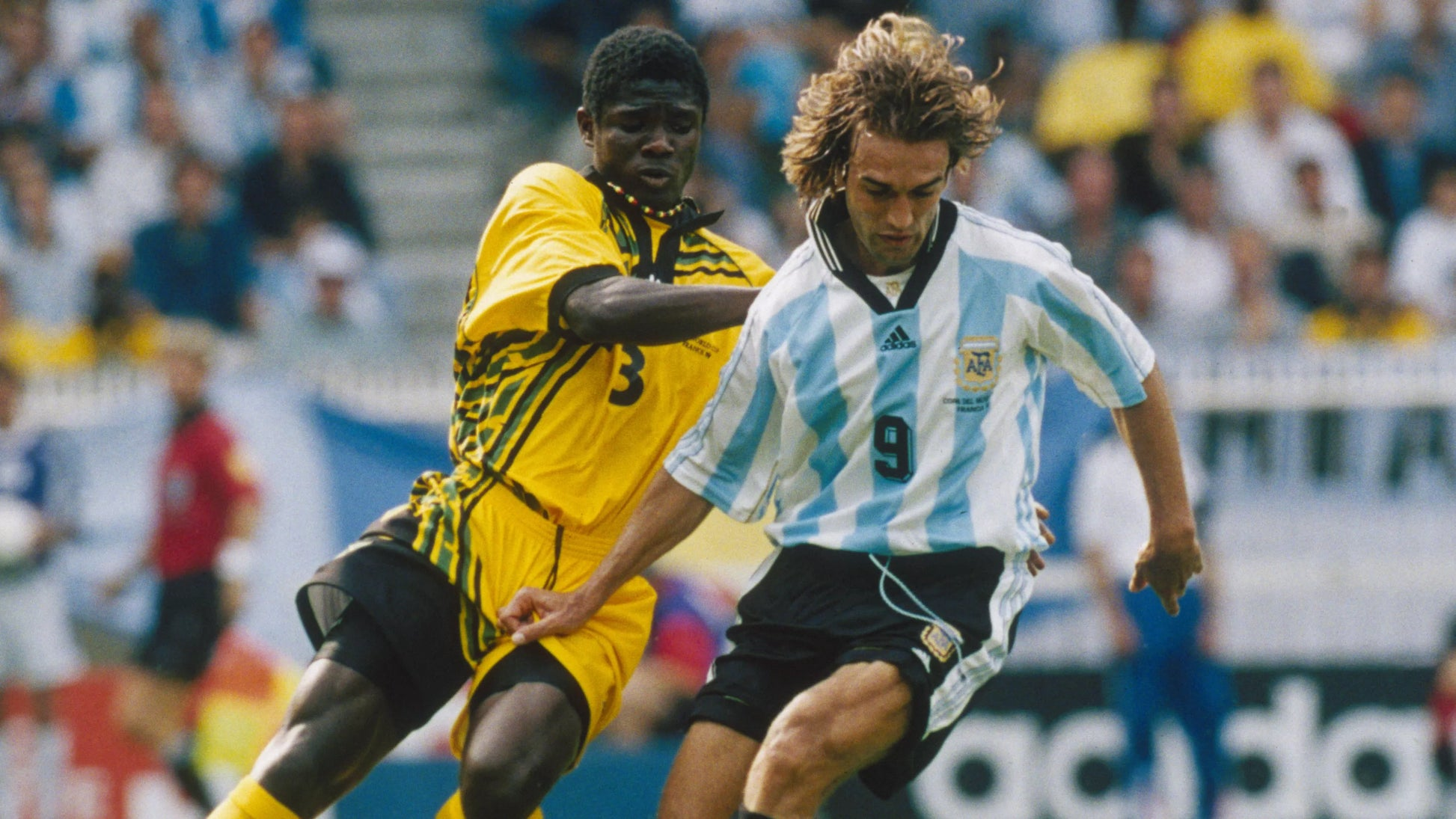 Hinh anh 2: Nhung chiec ao dau bong 90s dep nhat moi thoi dai (Phan 2)