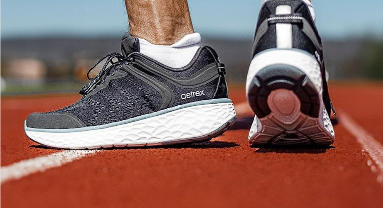 8 đôi giày đi bộ thoải mái nhất năm 2024 bạn nên biết Hinh anh 4: 8 doi giay di bo thoai mai nhat nam 2024 ban nen biet