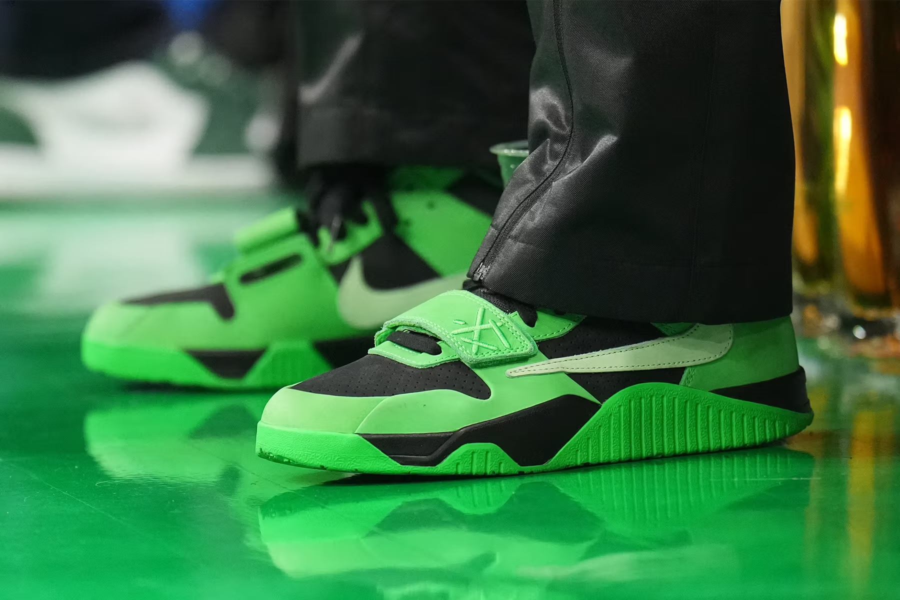 Travis Scott Bất Ngờ Xuất Hiện Với Jordan Jumpman Jack  "Celtics" Hinh anh 3: Travis Scott Bat Ngo Xuat Hien Voi Jordan Jumpman Jack  "Celtics"