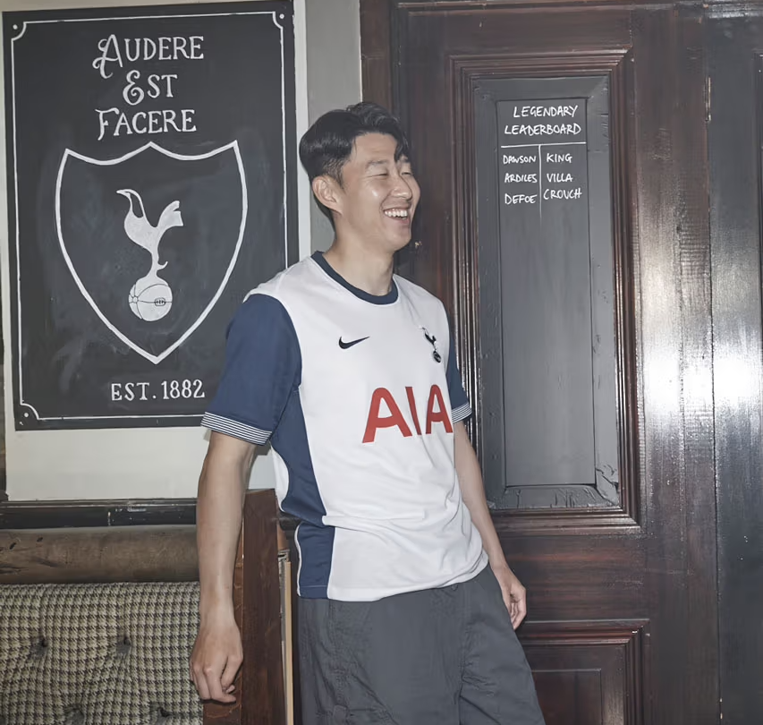 Hinh anh 1: Phien ban co dien nhung van day moi la cua ao dau Tottenham Hotspur