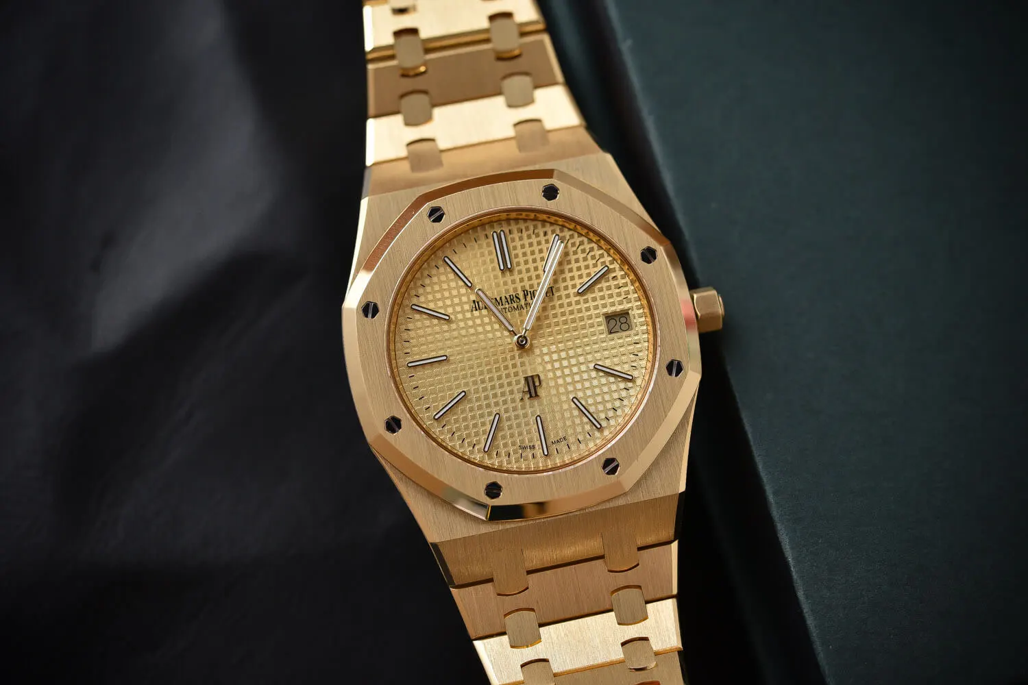 Tất tần tật những lưu ý trước khi sở hữu chiếc đồng hồ xa xỉ đầu tiên Hinh anh 7: Tat tan tat nhung luu y truoc khi so huu chiec dong ho xa xi dau tien