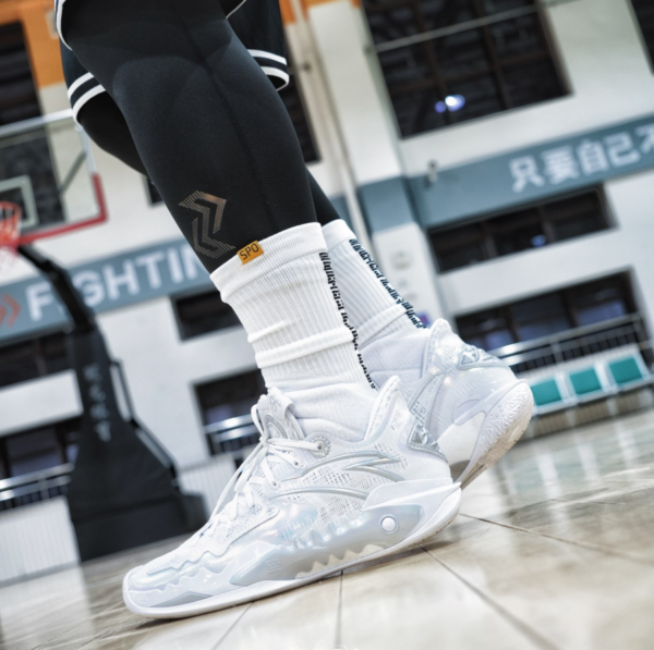 Giay Anta Kyrie Irving x Shock Wave 5 'Inheritance' 112331106-7