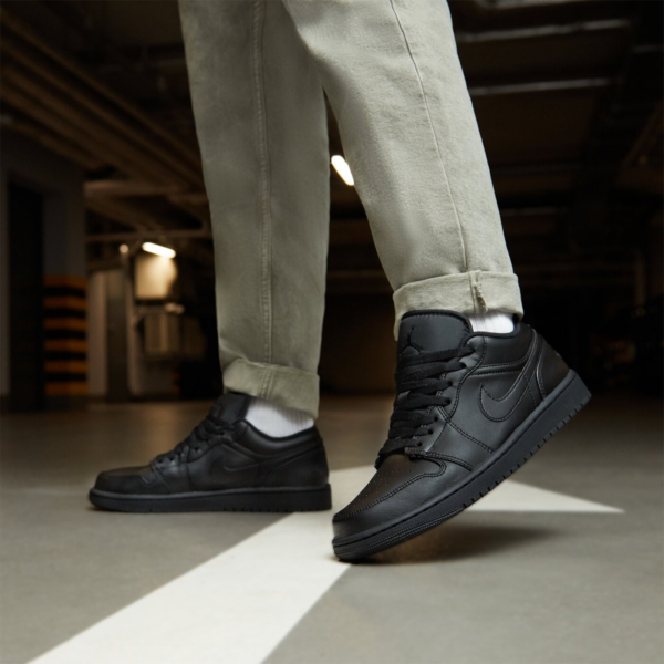 Giay Nike Air Jordan 1 Low 2022 'Triple Black' 553558-093
