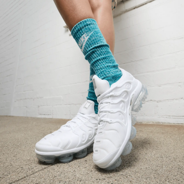 Giay Nike Air VaporMax Plus 'White Metallic Silver' FQ8895-100