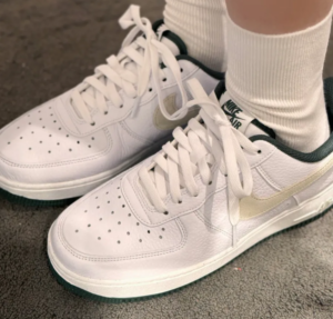 Giay Nike Air Force 1 '07 LV8 'Vintage Green' HF1939-100