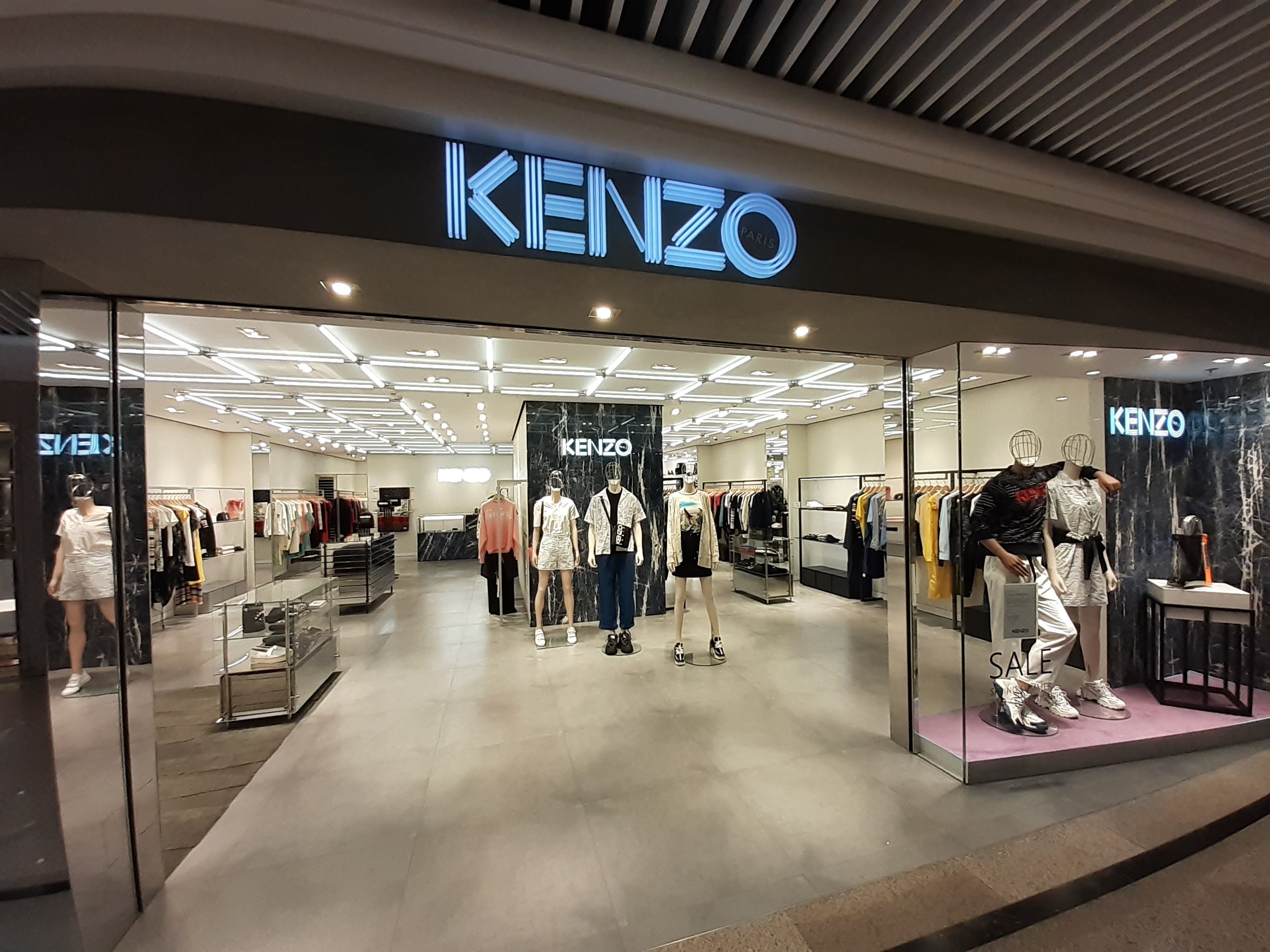 Sự phát triển của thương hiệu Kenzo (Phần 1) Hinh anh 4: Su phat trien cua thuong hieu Kenzo (Phan 1)