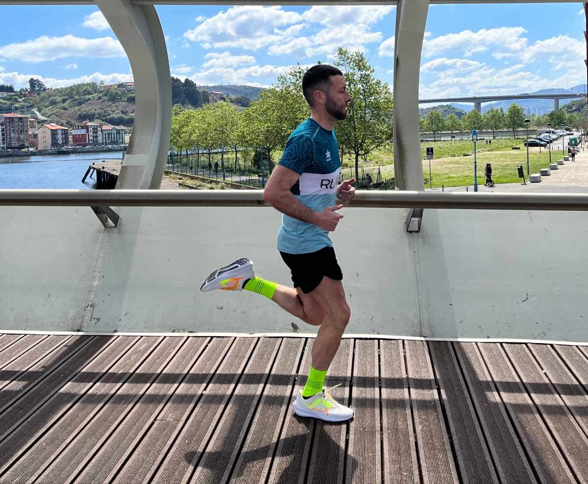 Top đôi giày chạy bộ đường dài Nike tốt nhất năm 2024 Hinh anh 2: Top doi giay chay bo duong dai Nike tot nhat nam 2024