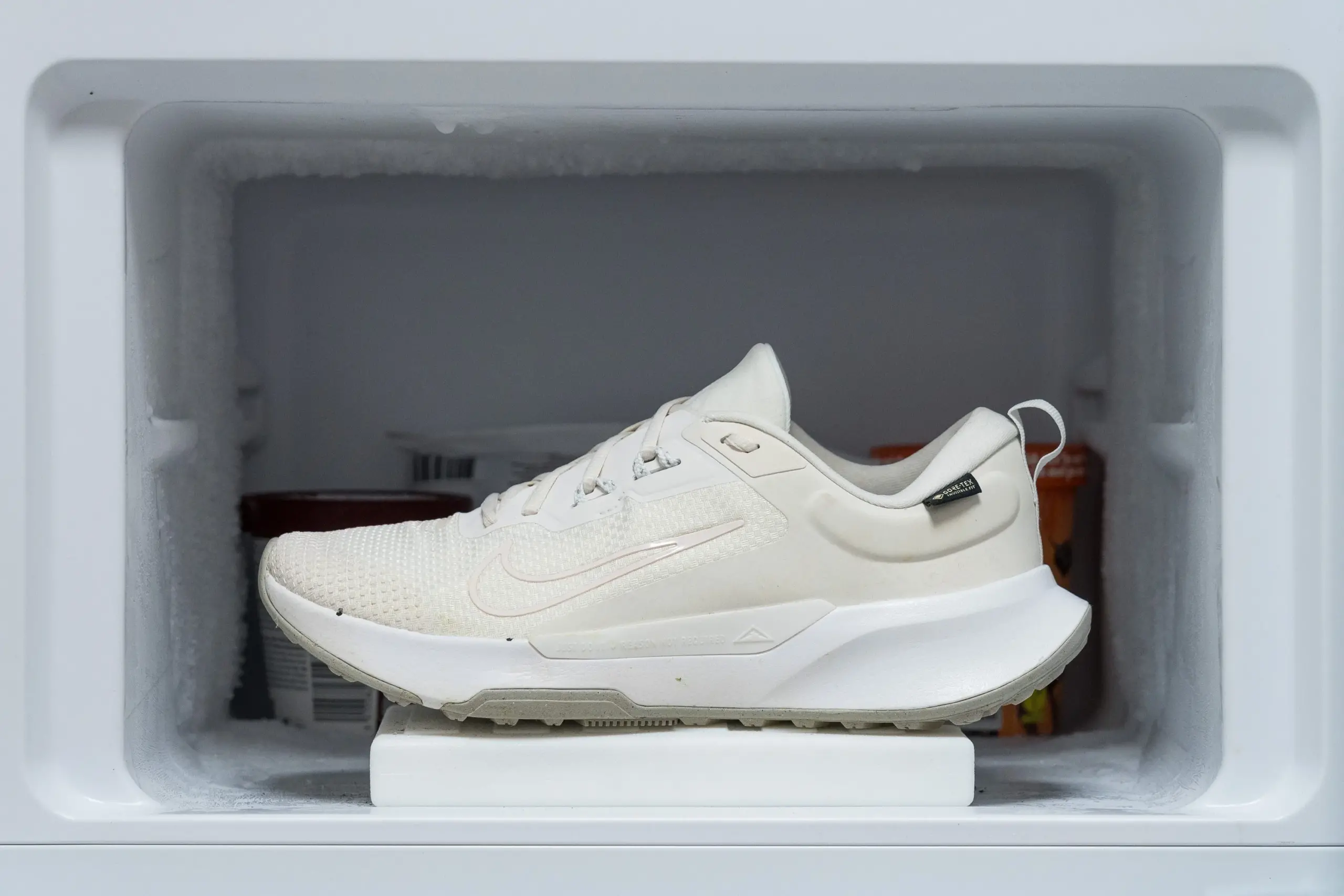 4 đôi giày chạy bộ trên tuyết tốt nhất năm 2024 Hinh anh 5: 4 doi giay chay bo tren tuyet tot nhat nam 2024