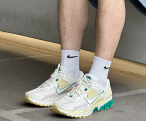 Giay Nike Zoom Vomero 5 'Malachite Alabaster' FN8361-100