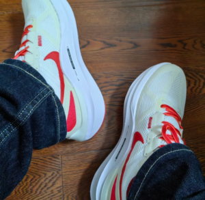 Giay Nike Structure 25 PRM 'White Red Coconut Milk' FJ0332-100