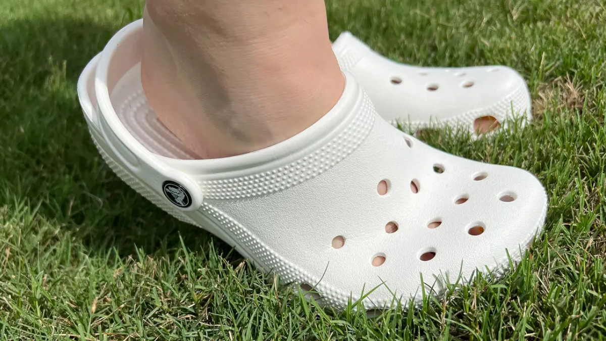 Bí quyết chọn size Crocs vừa vặn: Thoải mái cho mọi bước chân Hinh anh 2: Bi quyet chon size Crocs vua van: Thoai mai cho moi buoc chan