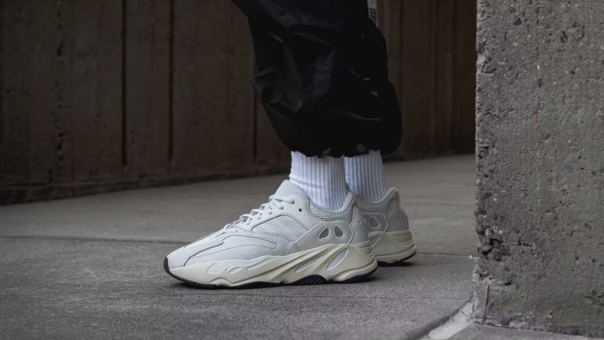 Bí quyết "bỏ túi" để sở hữu đôi Yeezy Boost 700 vừa vặn hoàn hảo! Hinh anh 3: Bi quyet "bo tui" de so huu doi Yeezy Boost 700 vua van hoan hao!