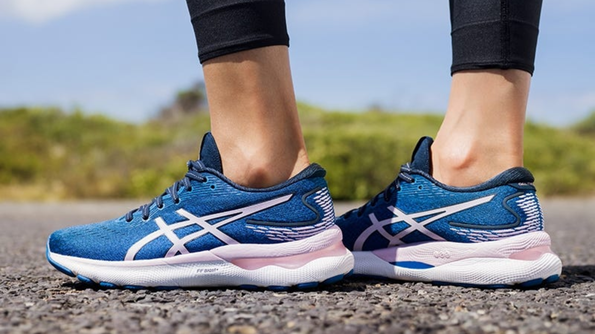 Hinh anh 1: Nguoi do chan de chon size giay Asics phu hop