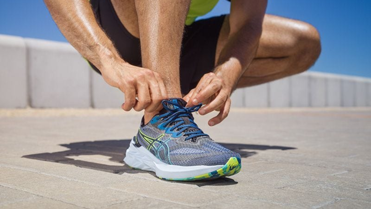 Hinh anh 5: Nguoi do chan de chon size giay Asics phu hop