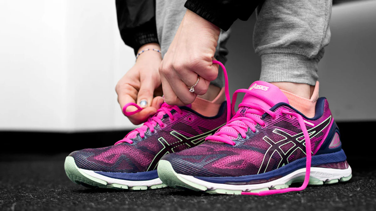 Hinh anh 9: Nguoi do chan de chon size giay Asics phu hop