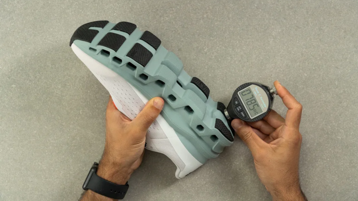 Review On Cloudmonster: "Quái vật" êm ái chinh phục mọi địa hình Hinh anh 6: Review On Cloudmonster: "Quai vat" em ai chinh phuc moi dia hinh