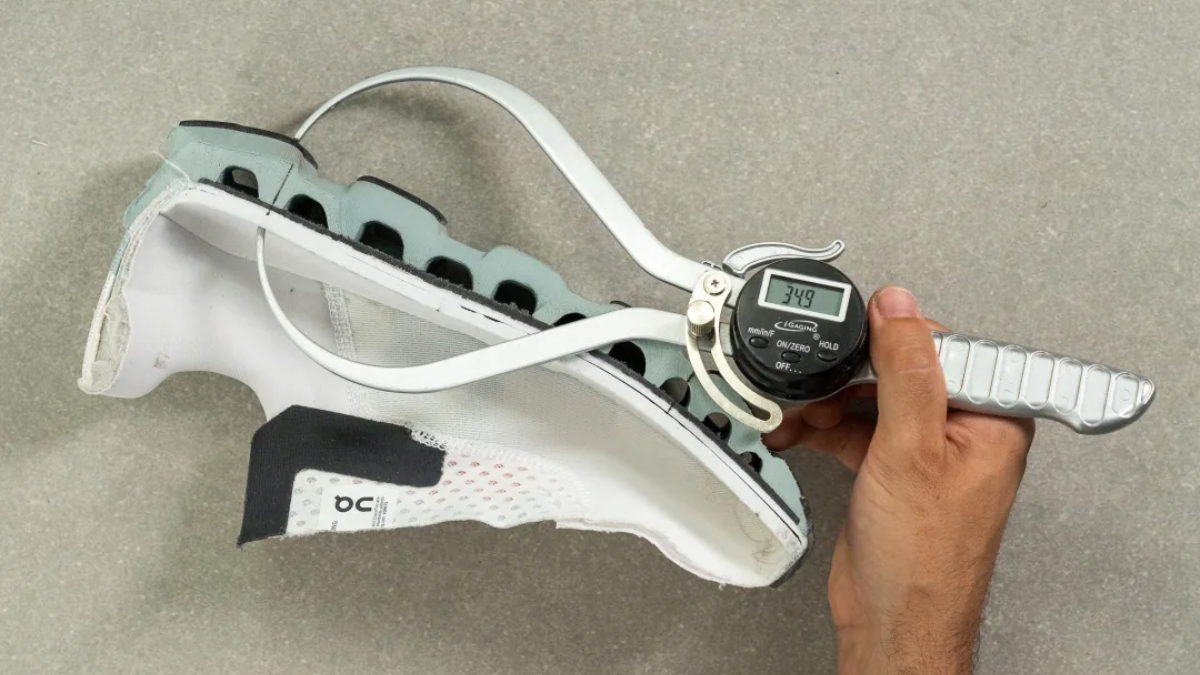 Review On Cloudmonster: "Quái vật" êm ái chinh phục mọi địa hình Hinh anh 8: Review On Cloudmonster: "Quai vat" em ai chinh phuc moi dia hinh