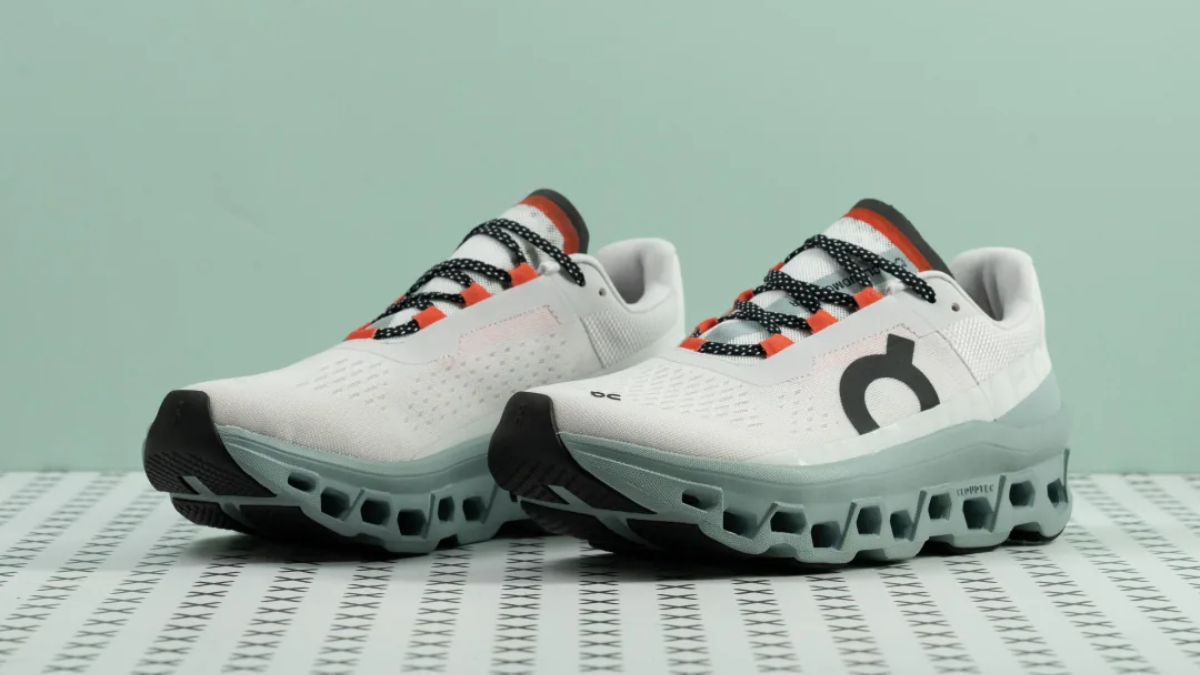 Review On Cloudmonster: "Quái vật" êm ái chinh phục mọi địa hình Hinh anh 13: Review On Cloudmonster: "Quai vat" em ai chinh phuc moi dia hinh