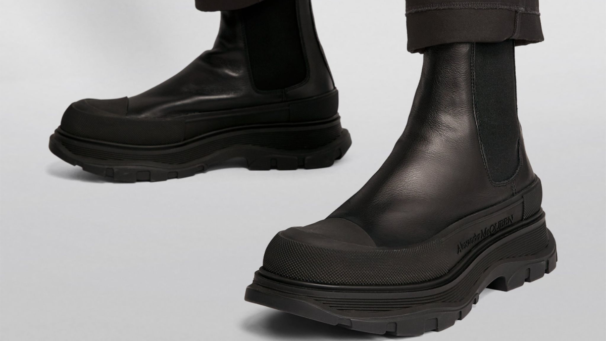 Hinh anh 8: He lo bo suu tap giay dep "dat xat ra mieng" cua Suga BTS