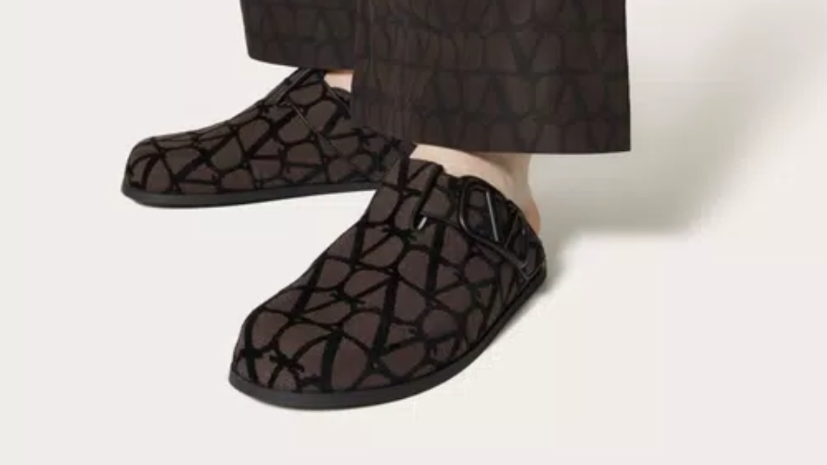 Hinh anh 12: He lo bo suu tap giay dep "dat xat ra mieng" cua Suga BTS