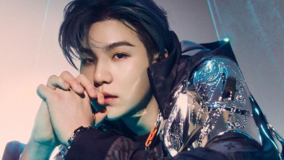 Hinh anh 1: He lo bo suu tap giay dep "dat xat ra mieng" cua Suga BTS