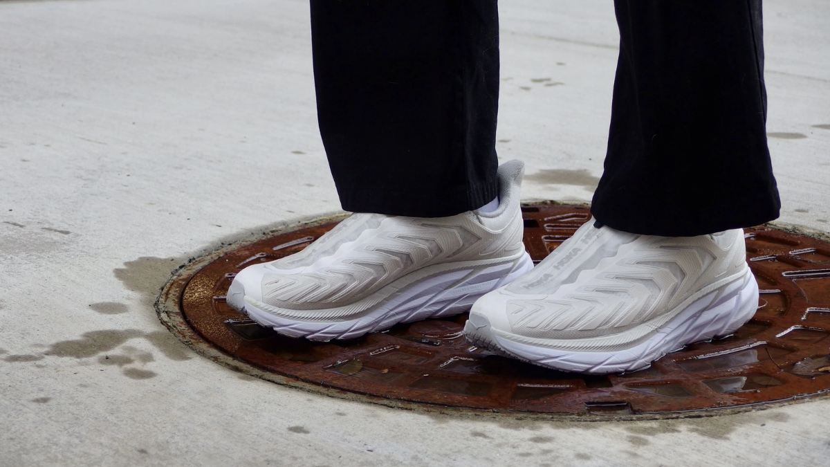 Bo day giay, Hoka gioi thieu giay Project Clifton su dung khoa keo