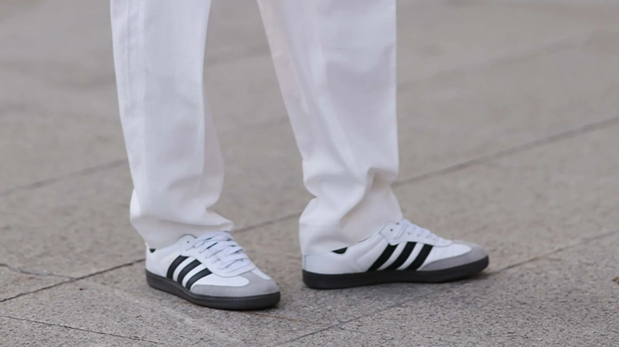 Hinh anh 8: Top 10 mau giay sneaker co the ket hop duoc voi bo vest cua ban