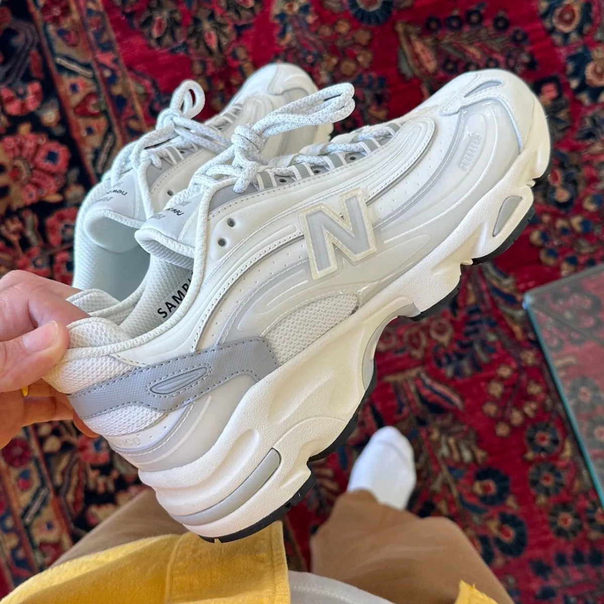 Top những mẫu giày sneaker đỉnh nhất phát hành trong tháng 6 Hinh anh 5: Top nhung mau giay sneaker dinh nhat phat hanh trong thang 6