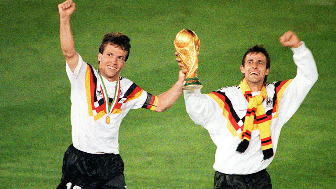 Hinh anh 7: Nhung chiec ao dau bong 90s dep nhat moi thoi dai (Phan 2)