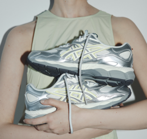 Giay Asics Gel-Nyc x Emmi 'White Huddle Yellow' 1202A498-100