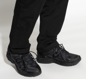 Giay New Balance 1906U 'Triple Black' M1906NJ