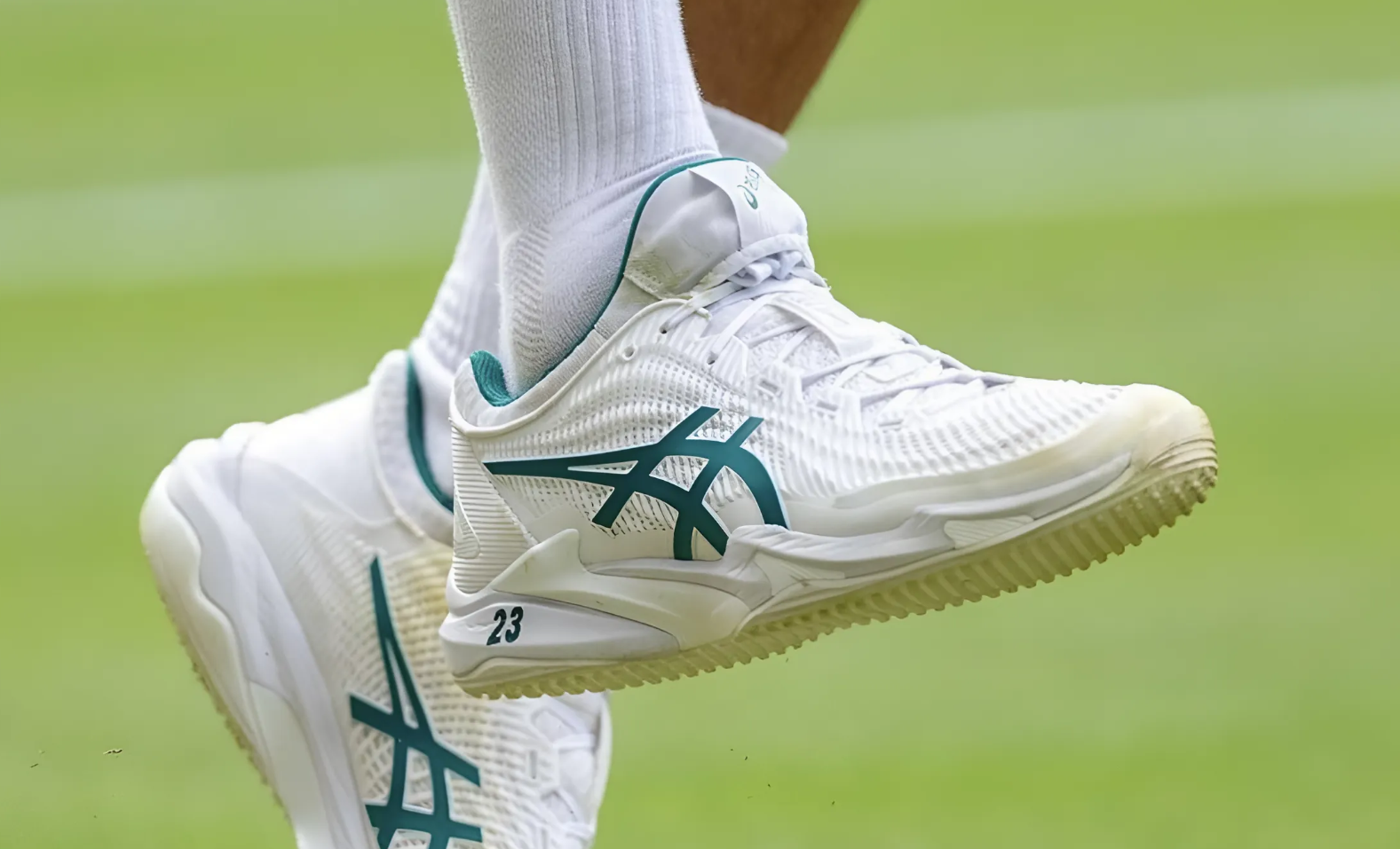 Tại sao việc chọn giày chuyên dụng để chơi Pickleball quan trọng? Hinh anh 2: Tai sao viec chon giay chuyen dung de choi Pickleball quan trong?